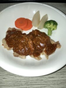 豚肉のデミマスタードソース